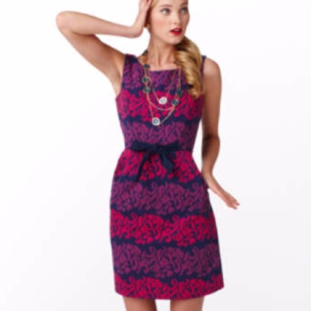 Evie Dress
Follow the Leader
Size S